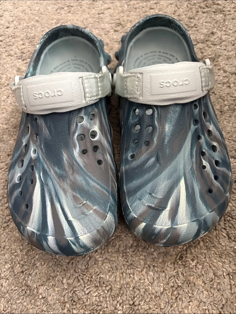 CROCS Kids Marble-Effect Clog in Blue & White these run big.